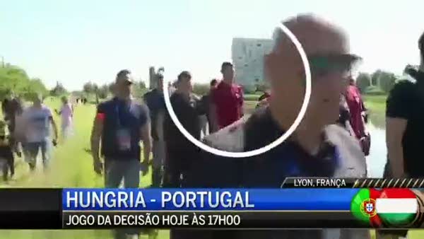 Ronaldo soru soran muhabirin mikrofonunu göle attı