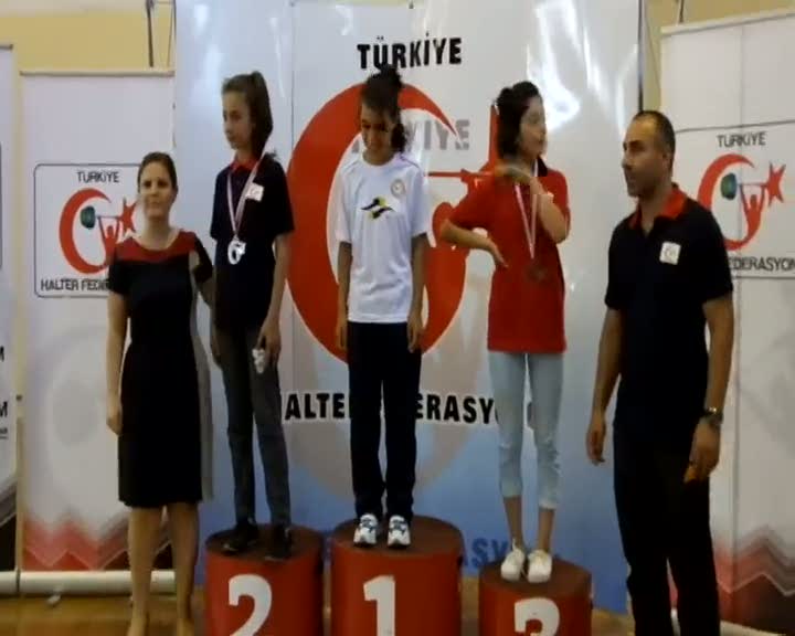 Halterde Minikler Türkiye Şampiyonası yapıldı