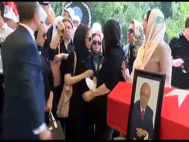 Yaşar Nuri Öztürk son yolculuğuna uğurlandı