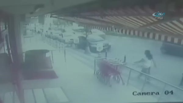 Üsküdar’da 2 yaşındaki çocuk camdan düştü