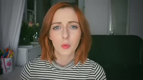 Türkçe konuşmaya çalışan yabancı kız