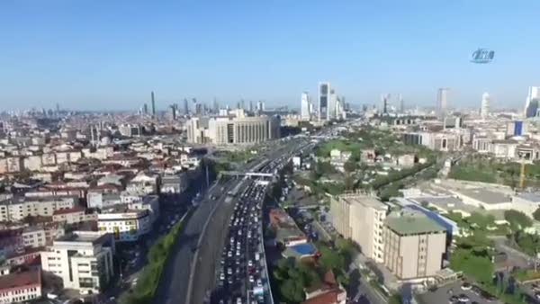 İstanbul trafiği havadan görüntülendi