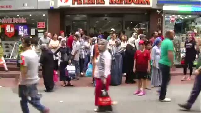 Konfetili evlilik teklifine temizlik cezası