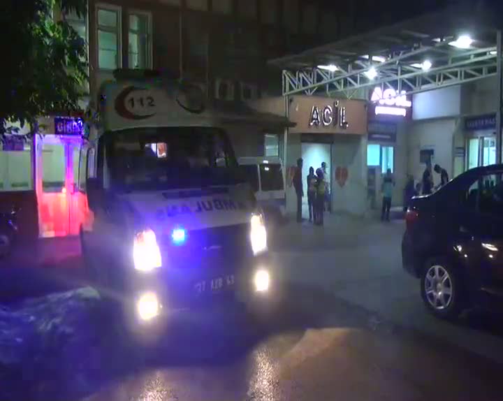 Göğsünden bıçaklanan polis yoğun bakımda