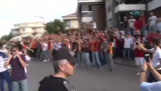 G.Saray taraftarından Florya baskını