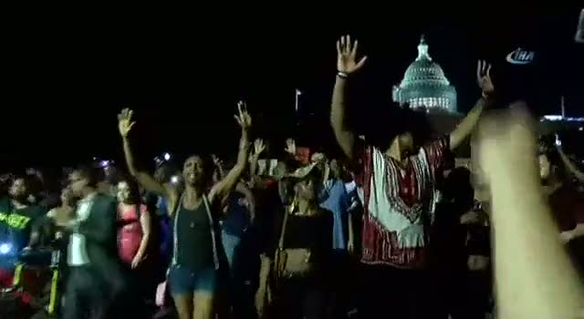 ABD’de polis şiddeti siyahileri sokağa döktü