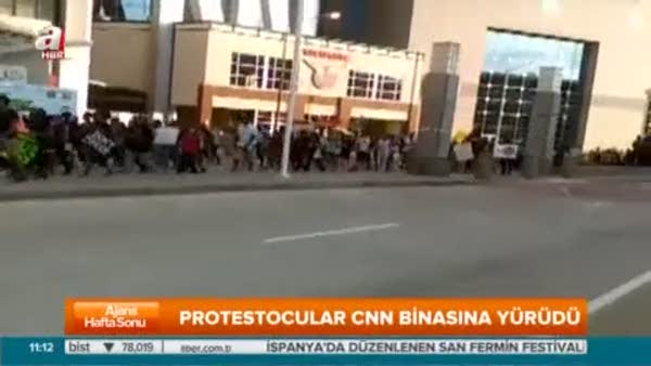Protestocular CNN binasına yürüdü