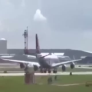 Bu pilot ne yapmaya çalışıyor?