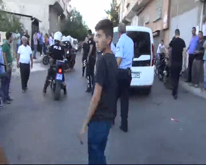 Sokak ortasında av tüfekli· dehşet: 1'i·ağır 4 yaralı