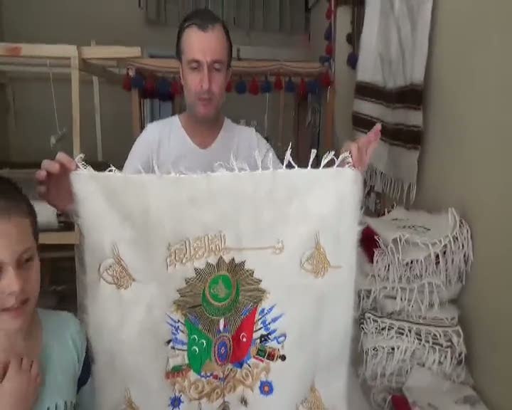 Teknoloji· yüzünden kaybolmaya yüz tutan mesleği·ni· teknoloji·yle yaşatıyor