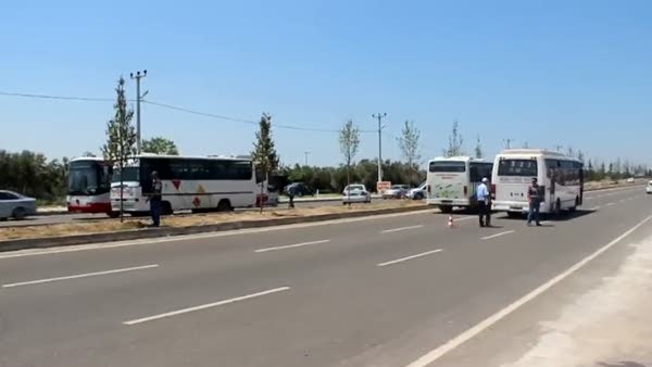 Darbe girişimine polisten otobüslü barikat