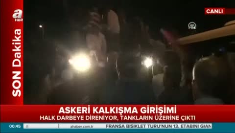 Halk sokağa çıktı!