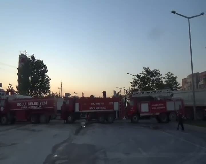 Bolu Komando Tugayı birliklerinin önü iş makinalarıyla kapatıldı