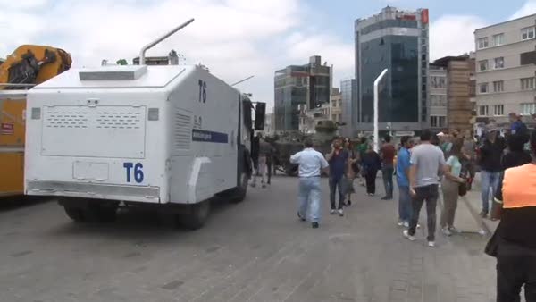 Taksim Meydanı'ndaki son tank da kaldırıldı