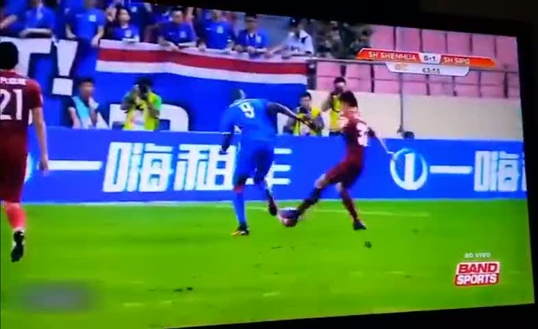 Demba Ba'nın ayağı kırıldı