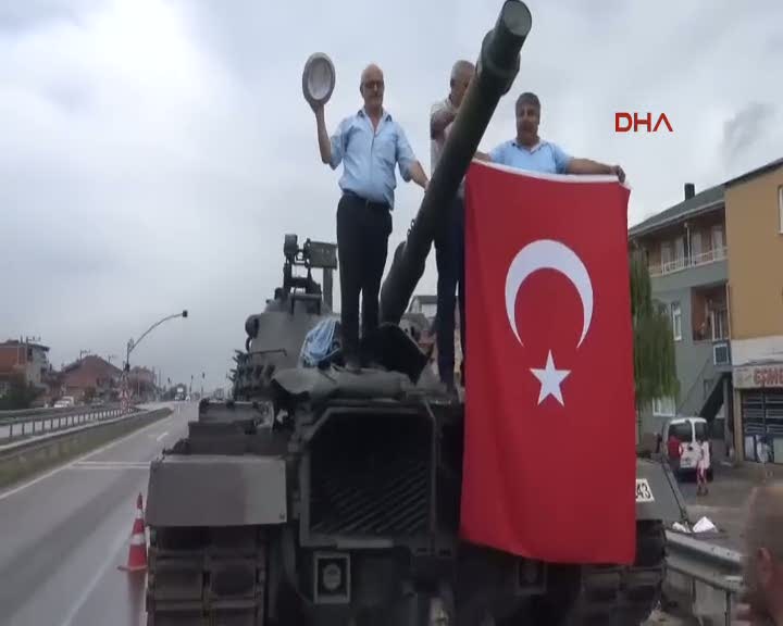 Kocaeli Tanklarla hatıra fotoğrafı