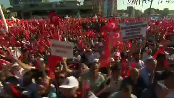 Yüz binler Taksim Meydanı’nda buluştu