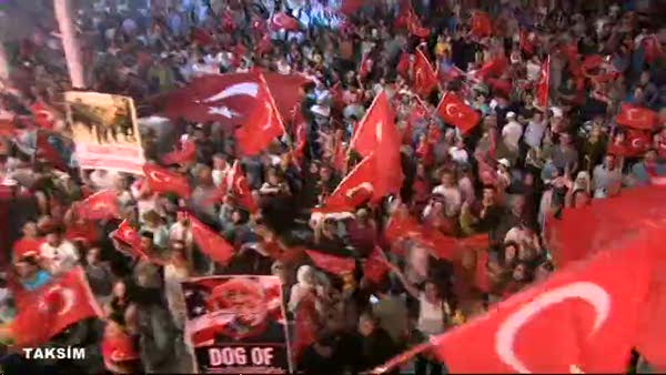 İstanbul'da demokrasi nöbeti devam ediyor