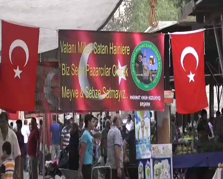 Esnaftan darbecilere tokat gibi pankart