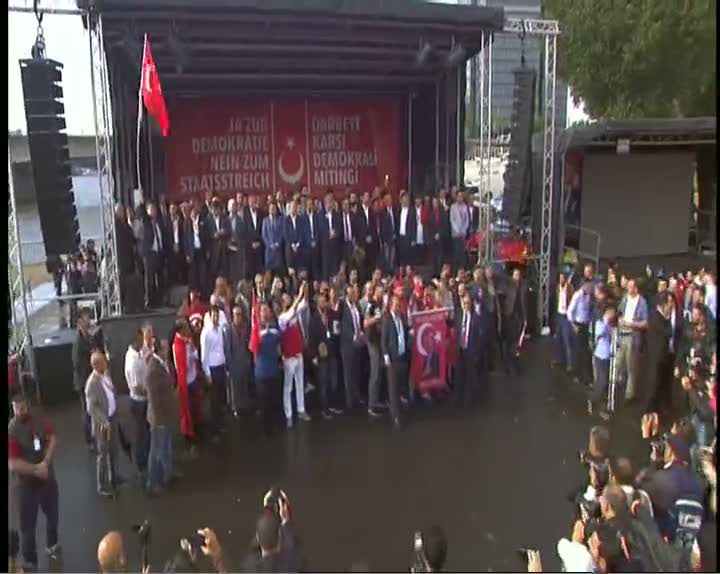 Köln’deki mitingde Cumhurbaşkanı Erdoğan’ın mesajı yazılı olarak okundu