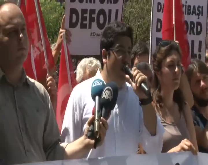 ABD Genelkurmay Başkanı Dunford’a bavullu protesto