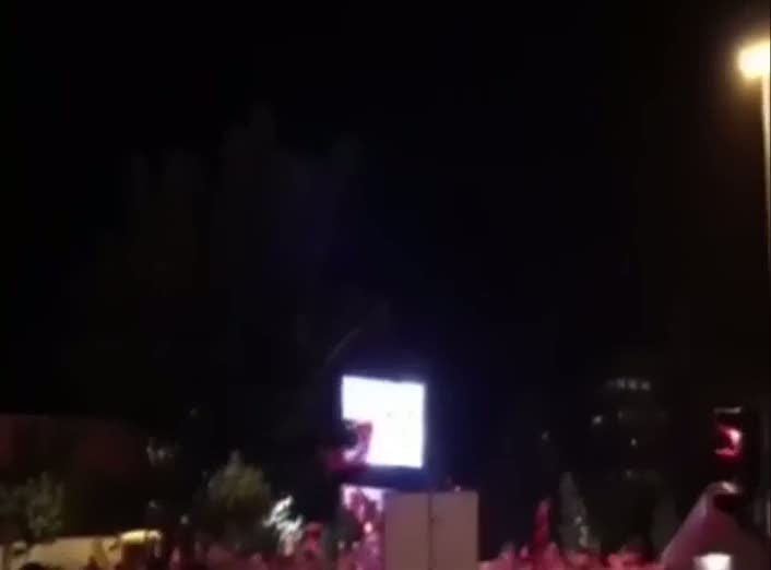 Batman'da 'Ölürüm Türkiyem' şarkısını Kürtçe söylediler