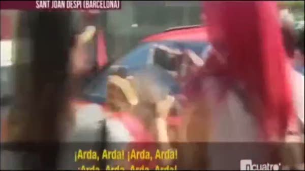 Barcelona taraftarları Arda Turan'ın aracına saldırdı