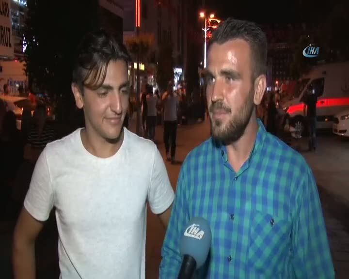 Yenikapı’daki “Demokrasi ve şehitler mitingi’ne katılmak için 4 saat kulaç attılar