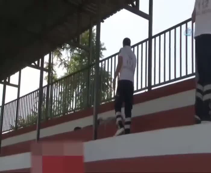 Tribünde esrarengiz ölüm