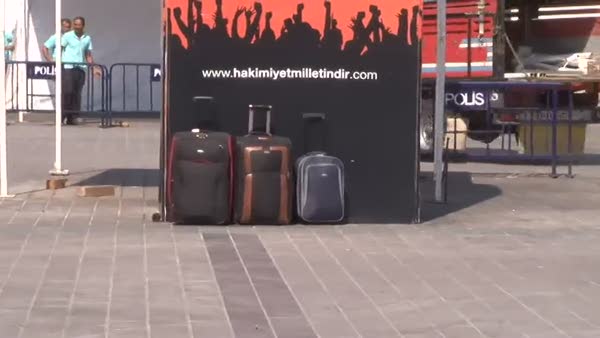 Taksim'de şüpheli bavul alarmı