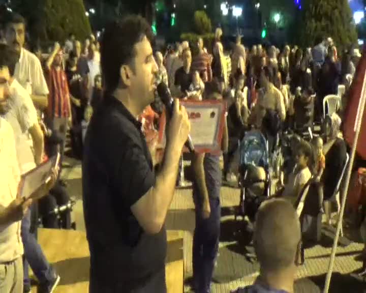 AK Parti İlçe Başkanı Çakır vatandaşlara 'Demokrasi Nöbeti Beratı' verdi