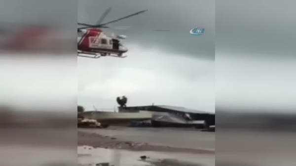 Selde mahsur kalan vatandaşlar helikopterle kurtarıldı