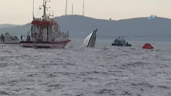 Sahil Güvenlik botu enkazı denizden görüntülendi
