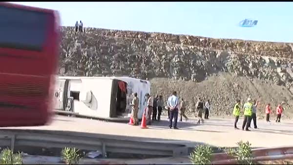 Yolcu otobüsü devrildi: 4 ölü, 31 yaralı