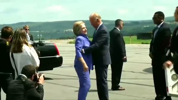 Hillary Clinton ve Joe Biden'ın uzun kucaklaşması gündem oldu!