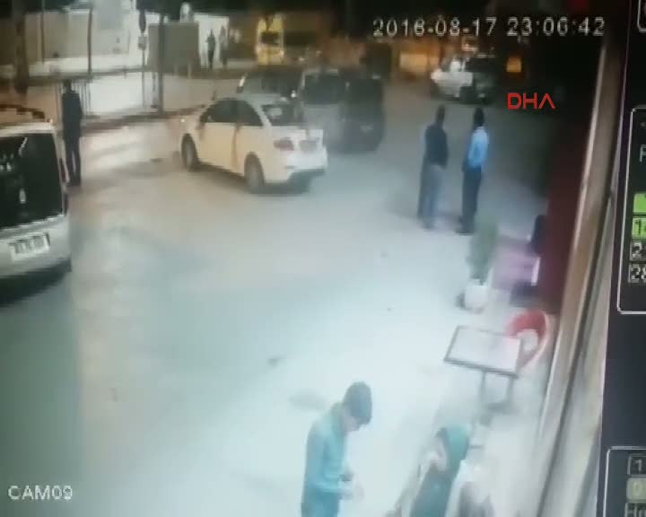 Van'daki bombalı saldırı anı kamerada!