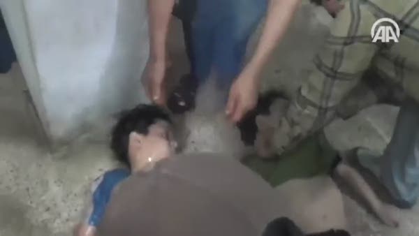 Suriye'de kimyasal silahla çocuk katliamı görüntüleri ortaya çıktı!