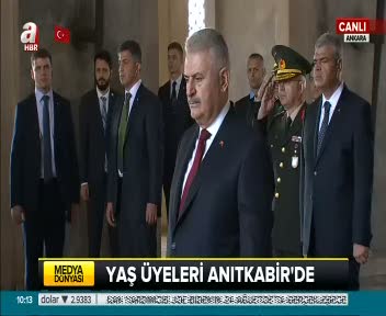 YAŞ Üyeleri Anıtkabir'de