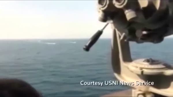 ABD savaş gemisi İran sahil güvenlik teknelerine ateş açtı