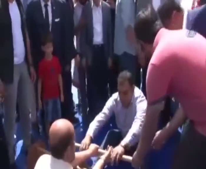 Bilal Erdoğan ve Hamza Yerlikaya’dan mas güreşi