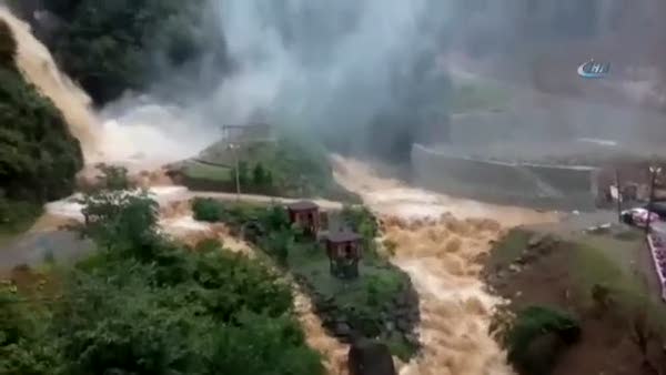 Rize’nin Fındıklı ilçesinde şiddetli yağış: 1 çocuk kayıp