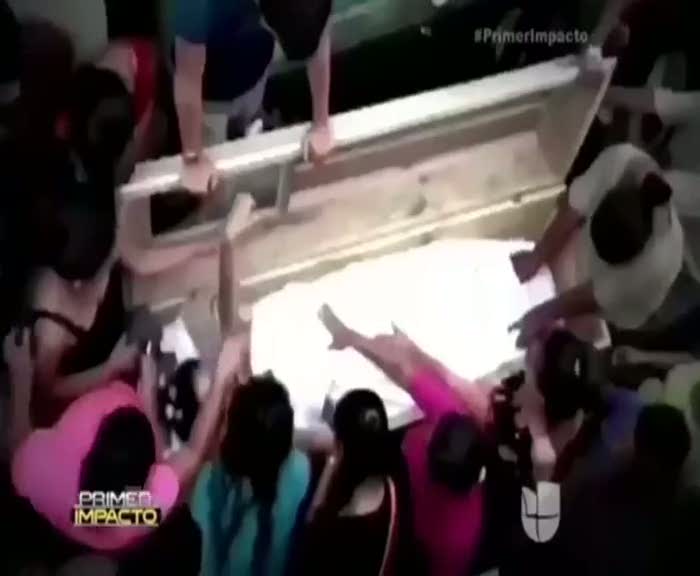 Rüyasına giren sevgilisinin mezarını açan genç adama büyük şok!