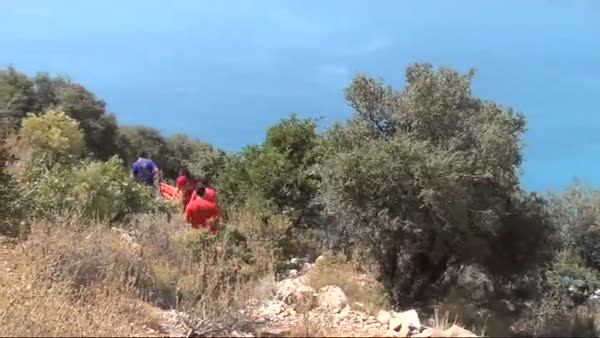 Fethiye'de kayalıklara düşen paraşütçüyü umke ve 112 ekipleri kurtardı