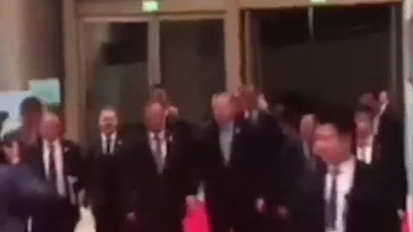 Cumhurbaşkanı Erdoğan kalabalığı Çince selamladı