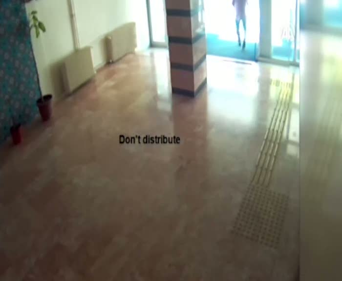 FETÖ'cü profesör delilleri çöpe atarken görüntülendi