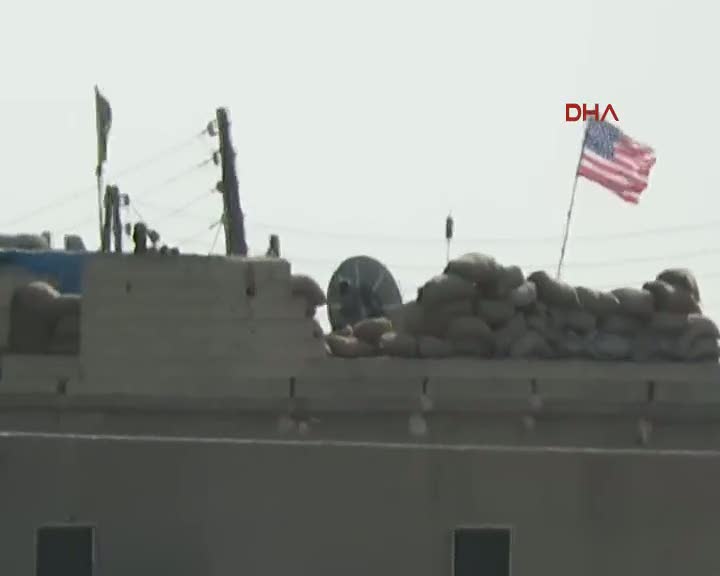 Telabyad’da evlerin çatısına ABD bayrakları asıldı