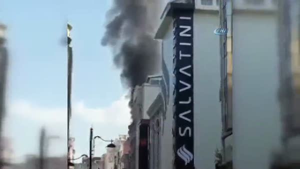 İstanbul'da yanan tekstil atölyesi paniğe neden oldu