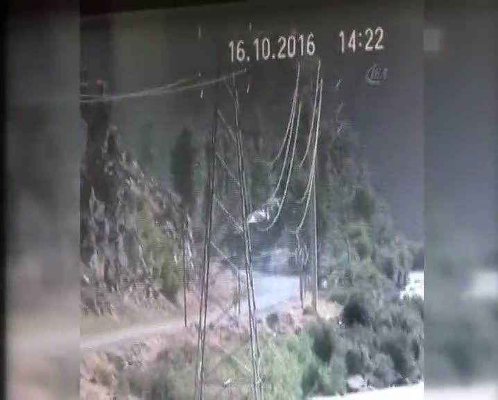 Hakkari’de 5 ton bomba yüklü araç böyle imha edildi