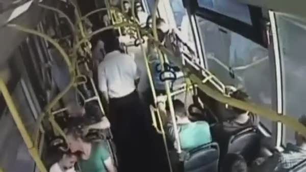 Hemşireye otobüste saldırı kamerada