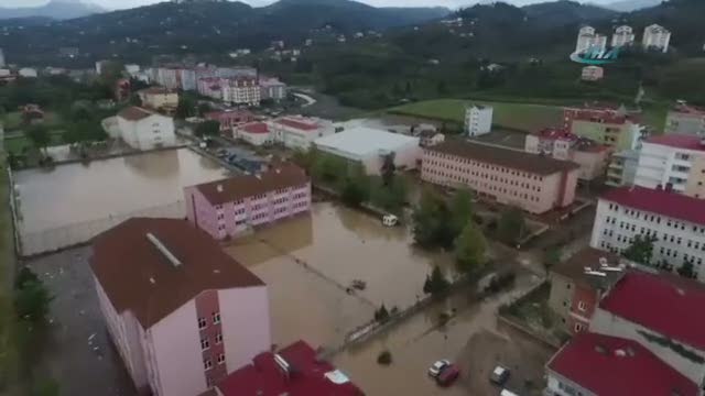 Afetin boyutu havadan görüntülendi